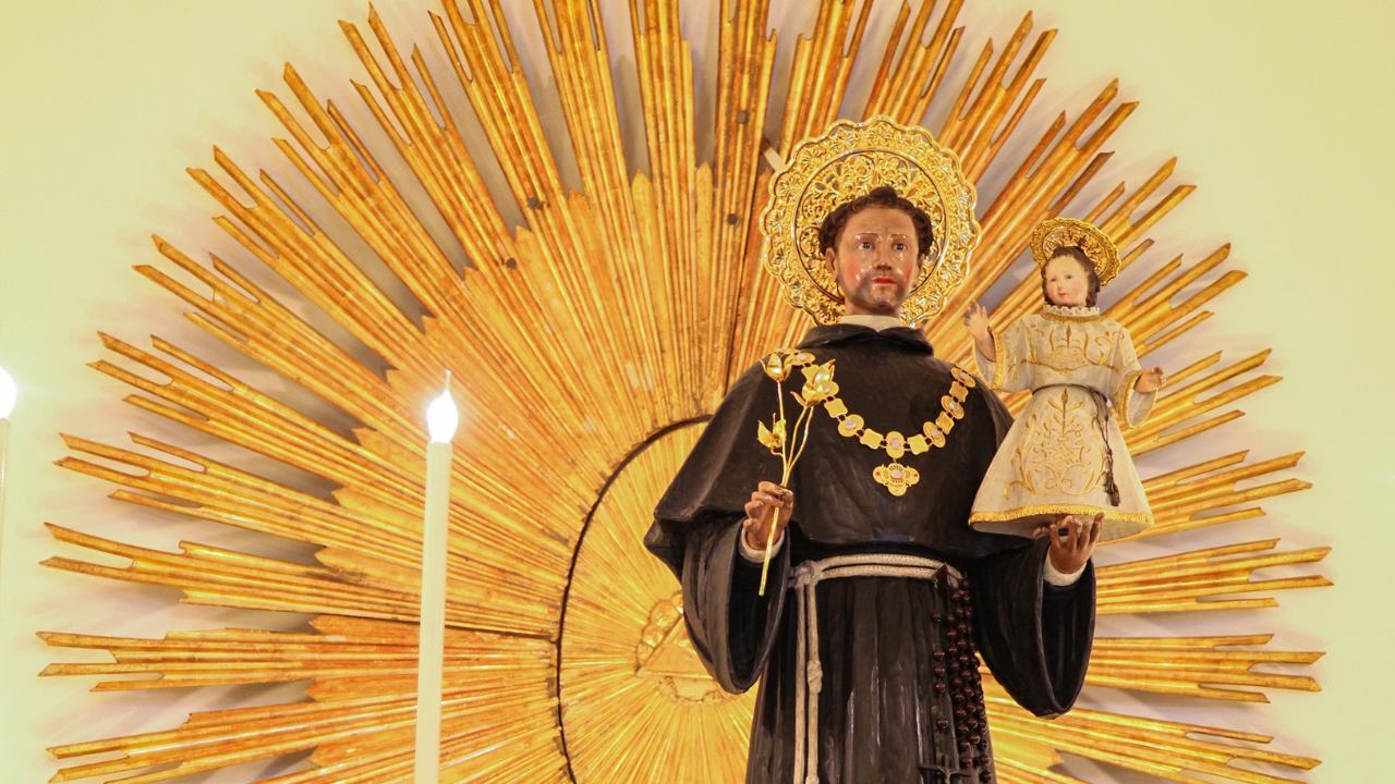 A imagem do santo ficou conhecida para ser utilisada em simpatias de Santo Antônio