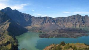 Monte Rinjani é o segundo vulcão mais alto da Indonésia