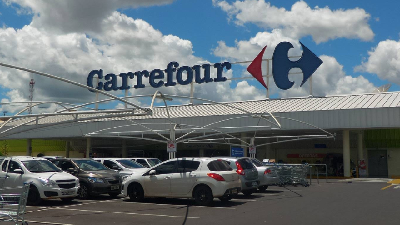 faixada do Grupo Carrefour em Uberlândia faixada do Grupo Carrefour em Uberlândia