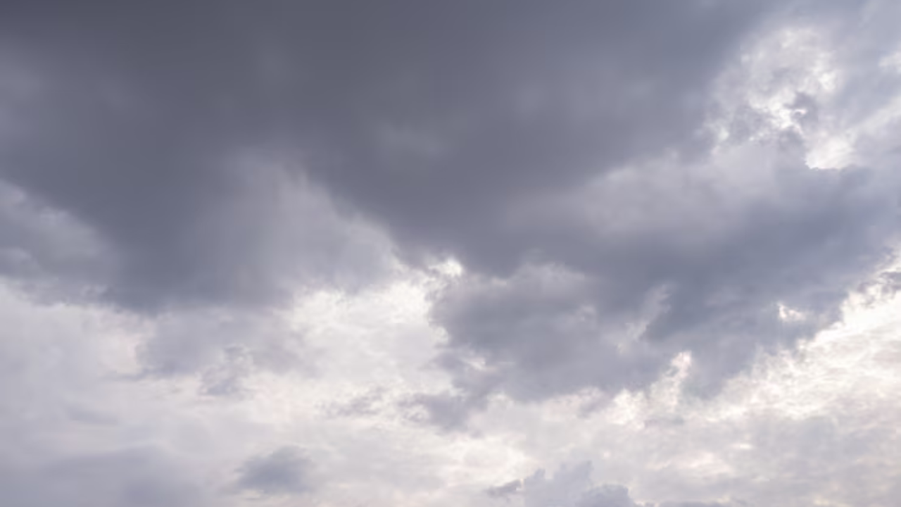Triângulo Mineiro em alerta por clima seco e tempo fica nublado em Uberlândia nesta segunda (14)