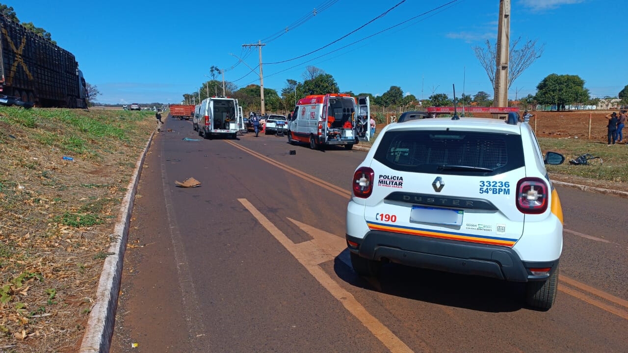 Trânsito após acidente na BR-153 em Centralina