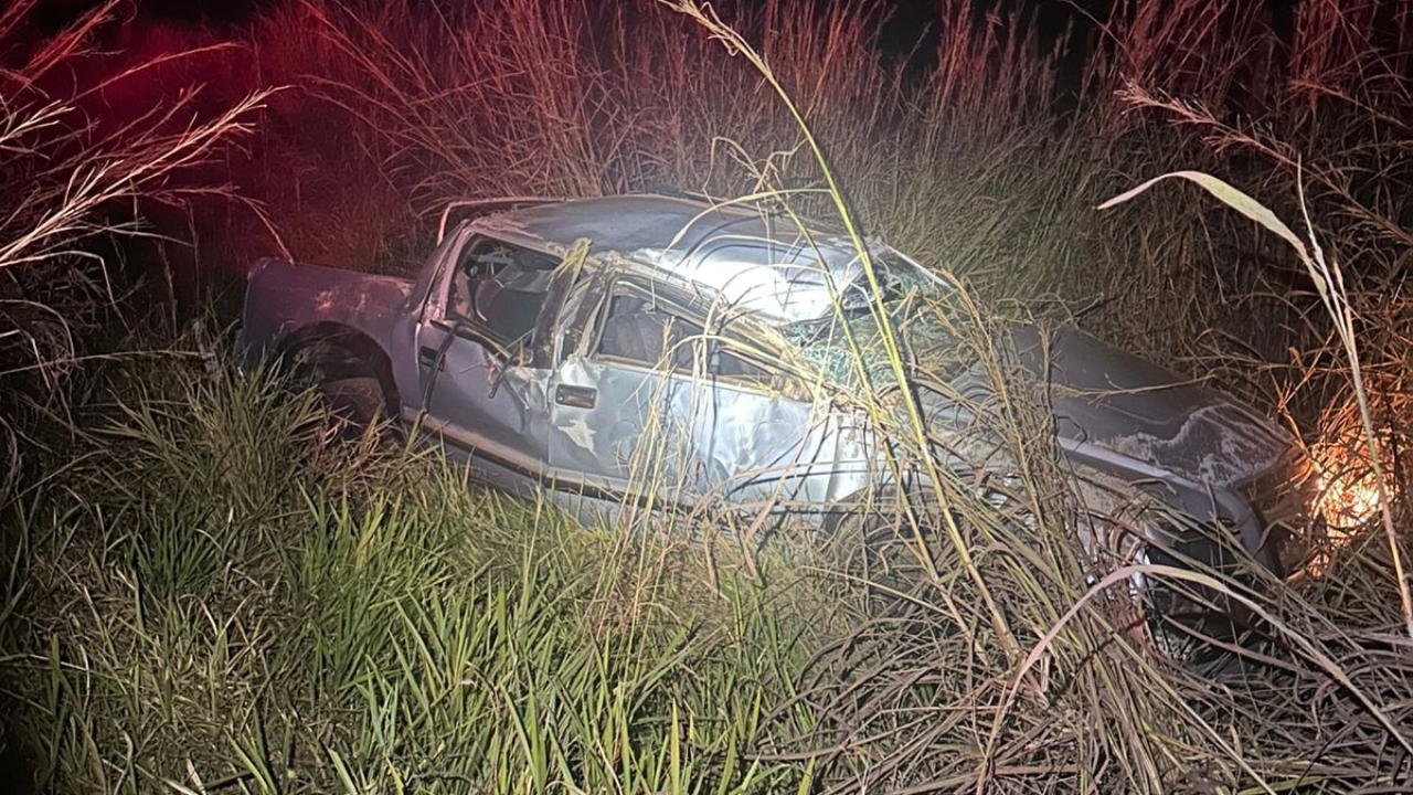 S10 destruída após capotamento