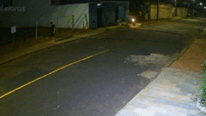 Câmeras de segurança registram assalto armado no Jardim Karaíba, em Uberlândia