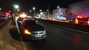 Carro que atingiu homem que foi atropelado na BR-365