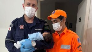 Bebê engasgado com leite materno é salvo por bombeiros em Sacramento