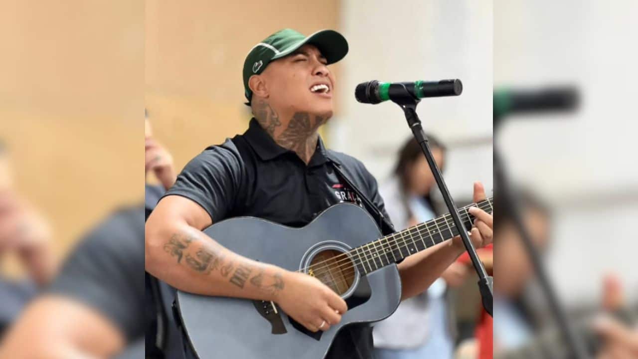 Cantor gospel João Igor