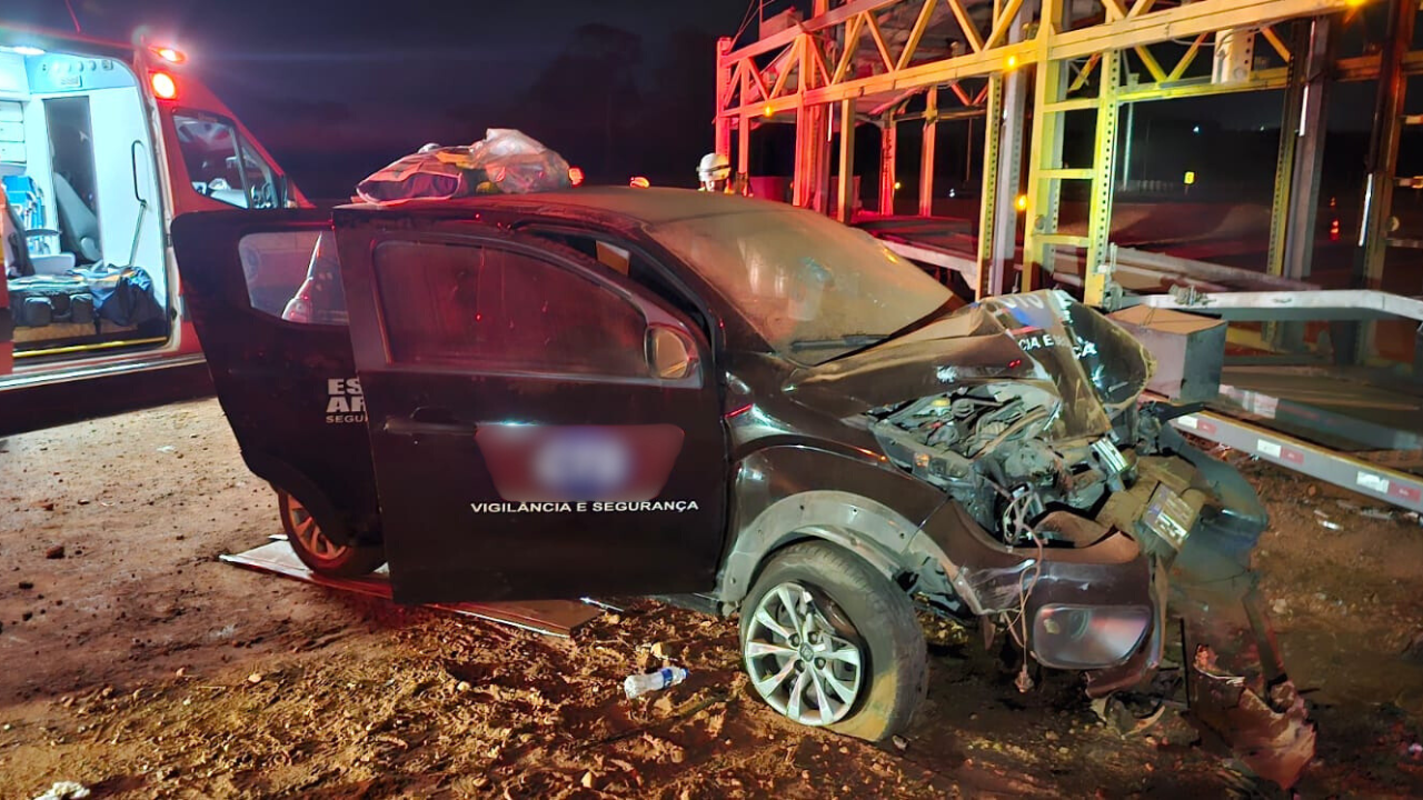carro destruído após acidentes no triângulo mineiro