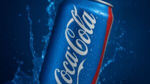 Coca-Cola azul. Latinha diferente é vendida apenas uma vez por ano em Parintins, no Amazonas.
