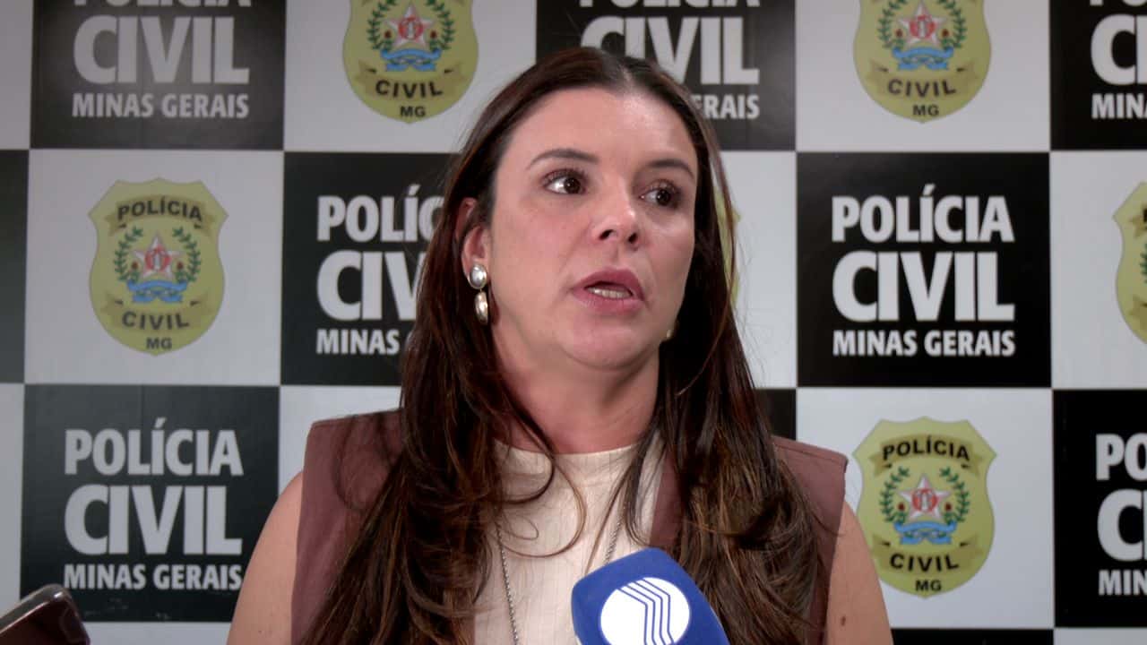 Delegada Daniela Novaes durante coletiva