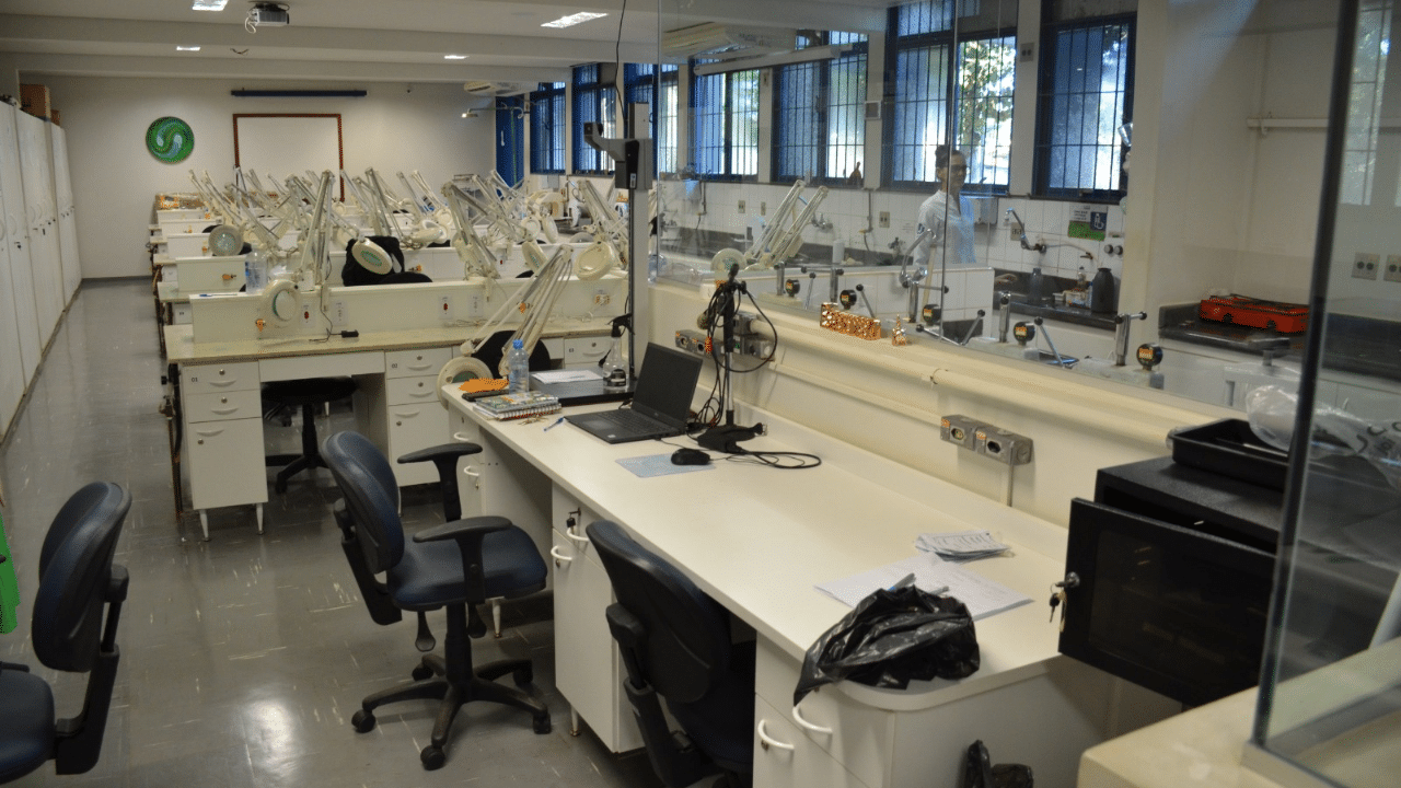 UFU abre inscrições para quatro cursos técnicos gratuitos na área da saúde
