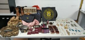 Itens que foram furtados de empresária por diarista em Uberlândia
