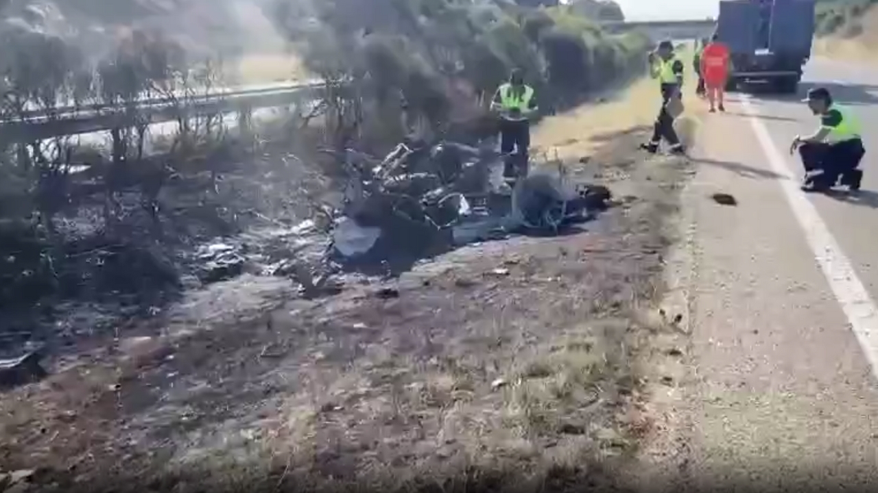 Veículo após acidente que matou Diogo Jota 