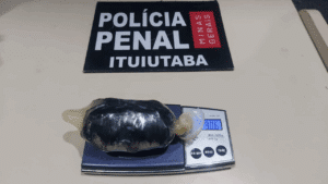Mulher é presa ao tentar entrar em presídio com drogas escondidas nas partes íntimas durante visita íntima, em Ituiutaba