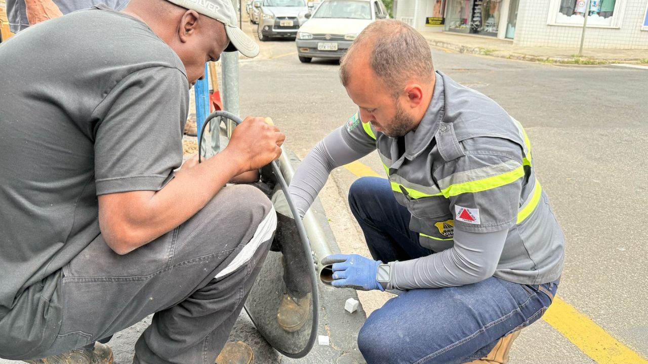 Espelhos convexos instalados em Araxá Espelhos convexos instalados em Araxá