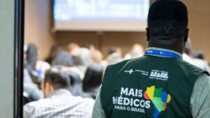 Médicos passam a integrar equipes de Saúde da Família com foco na redução de espera no SUS