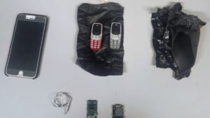celulares do tamanho de um polegar