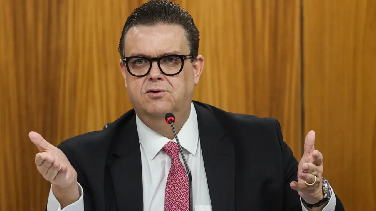 Ministro da Previdência Social, Wolney Queiroz falando sobre o INSS Ministro da Previdência Social, Wolney Queiroz falando sobre o INSS