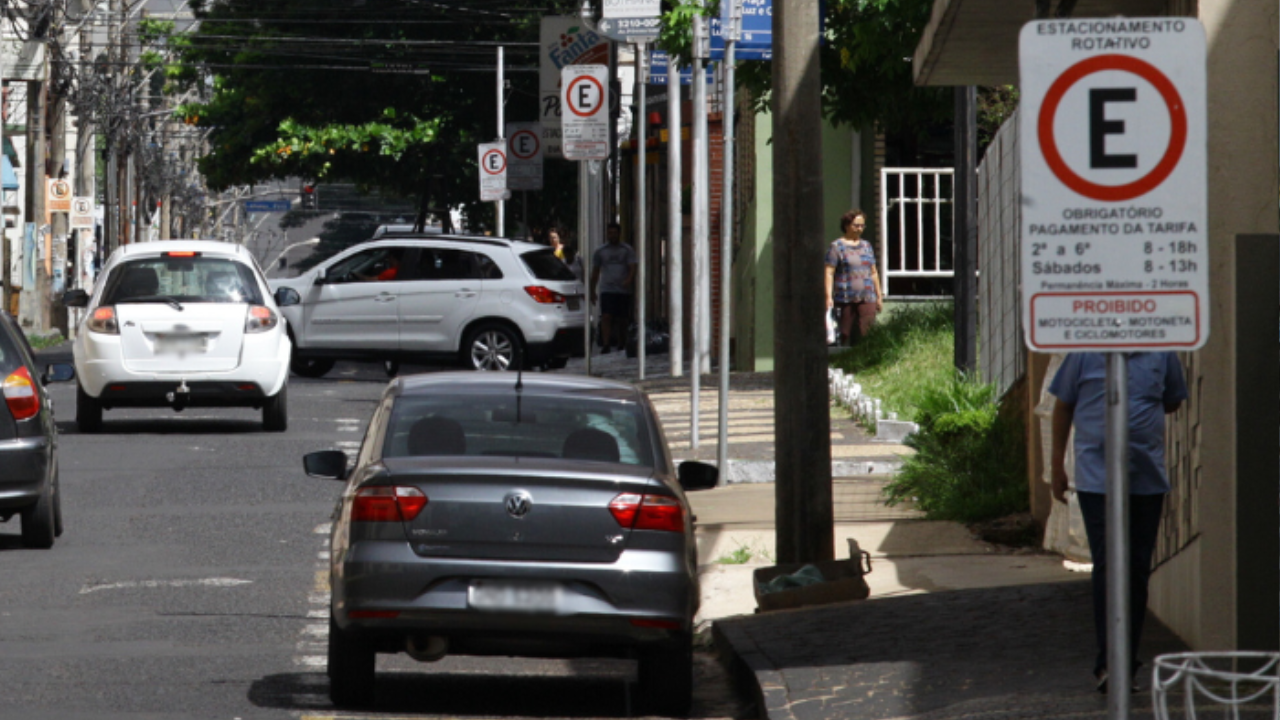 Nova Zona Azul será digital e ampliada em Uberlândia após aprovação da Câmara Nova Zona Azul será digital e ampliada em Uberlândia após aprovação da Câmara