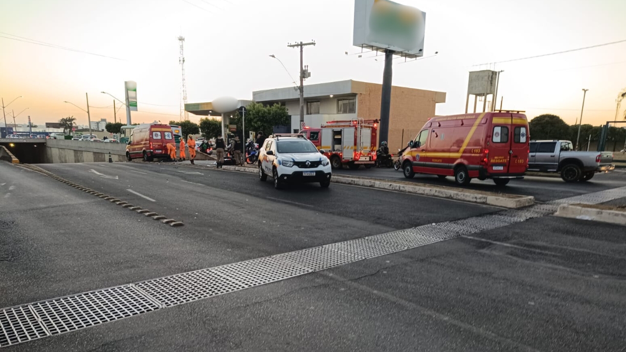 Trabalhador morre em acidente grave com motociclista em Uberlândia Trabalhador morre em acidente grave com motociclista em Uberlândia
