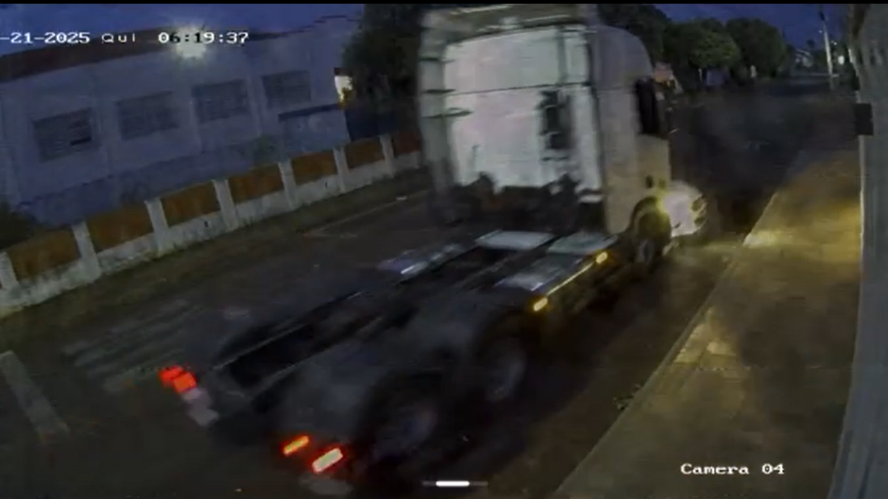 Caminhão arrasta carro Caminhão arrasta carro