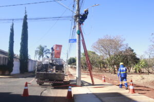 Instalação de Poste de LED