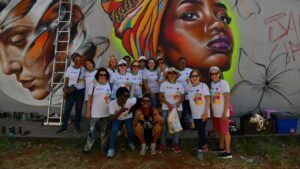 mural de grafitte do jardim urbano durante oficina
