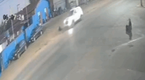 Motorista foge após atropelar mulher