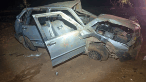 Ultrapassagem perigosa provoca capotamento e motorista sofre traumatismo na MGC-354, em Presidente Olegário