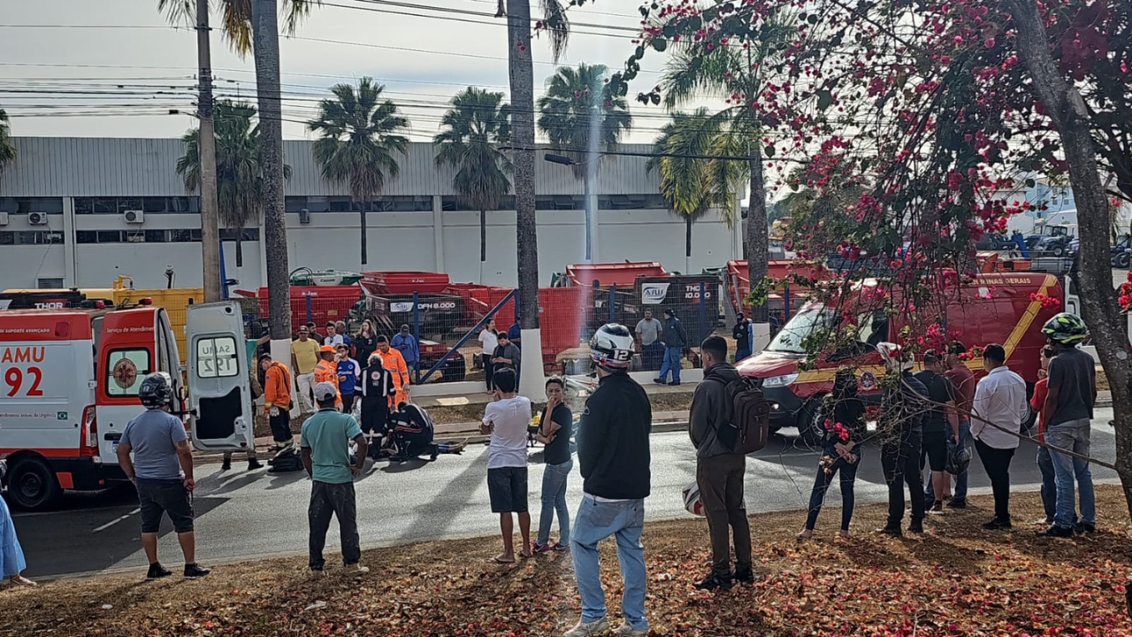 Motociclista morre após bater em poste e ser arremessado por 30 metros em Patos de Minas Motociclista morre após bater em poste e ser arremessado por 30 metros em Patos de Minas