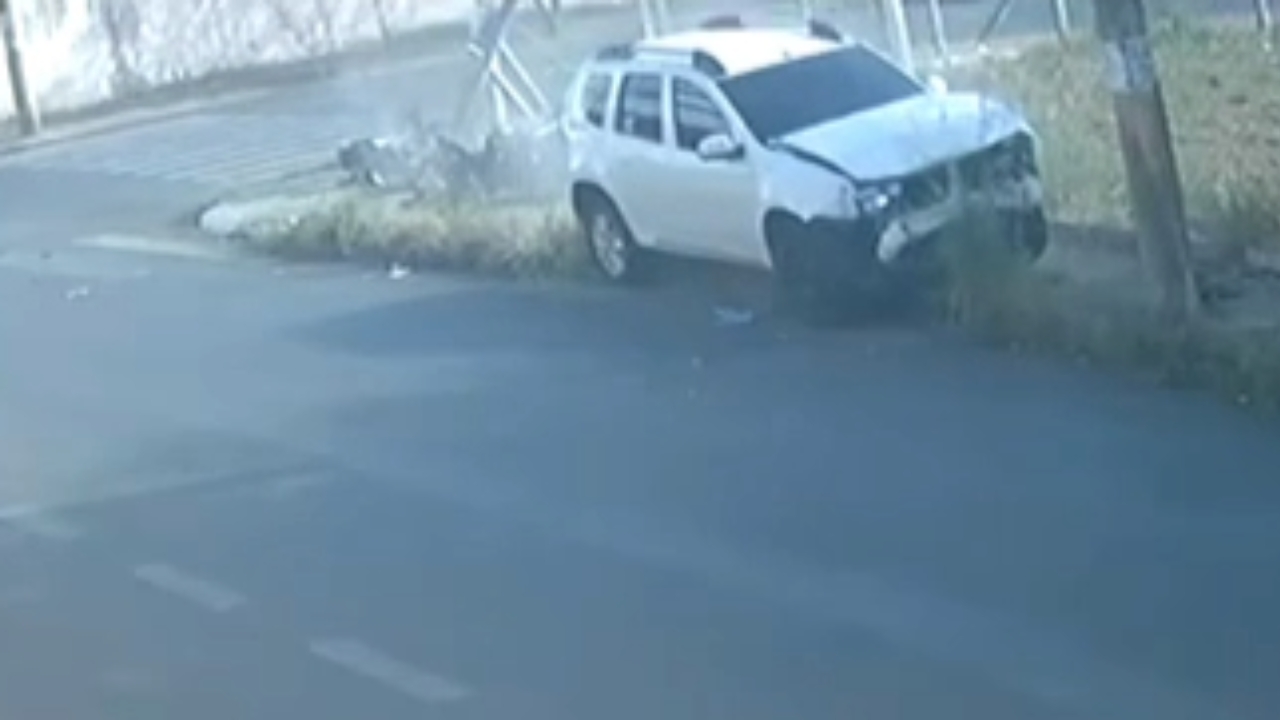motoqueiros-sendo-arremessados Vídeo mostra motoqueiros arremessados e atropelados após colisão em Uberlândia