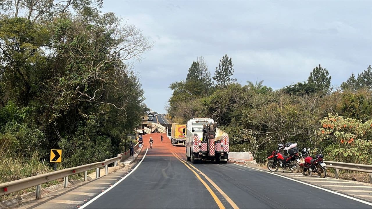 Acidenta em ponte na MGC-452, próximo a Perdizes