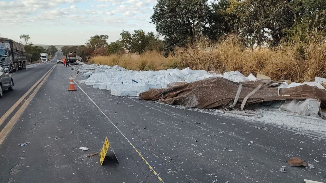 Acidente na BR-153, km 96, em Prata