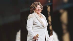 Cantora Alcione viraliza após dizer que vai fazer "macumbinha para Trump"