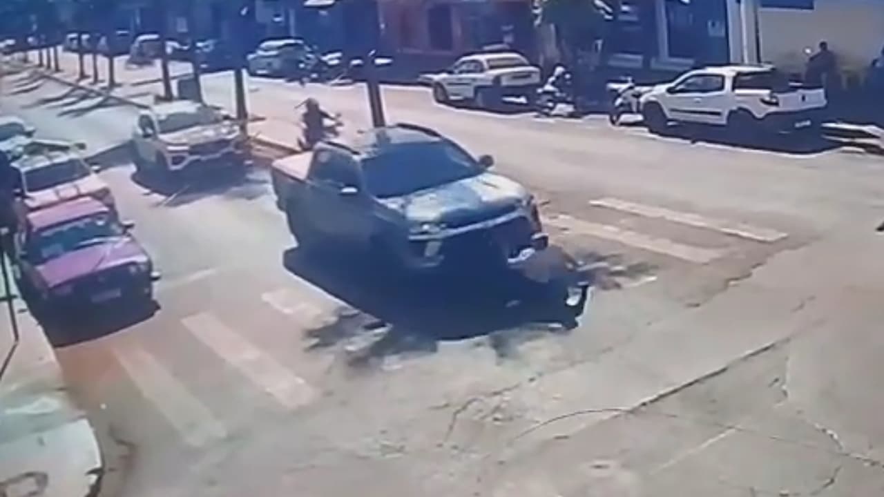 Mulher atropelada por caminhonete