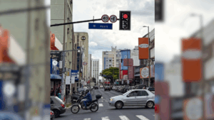 Uberlândia sem fiação elétrica. Avenida Floriano Peixoto.