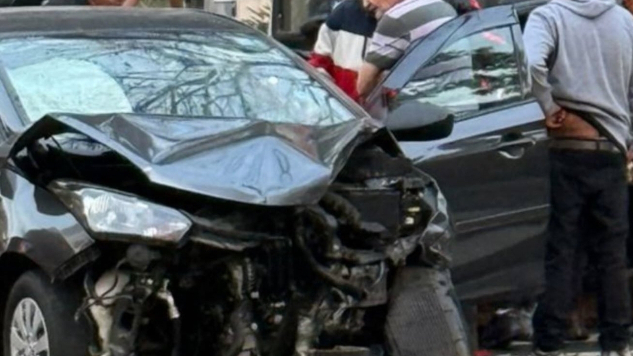 Bia Miranda e Gato Preto sofrem acidente de carro e batem em outro veículo
