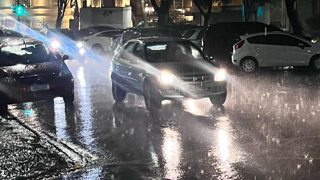 Noite chuvosa em Uberlândia