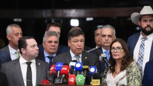 CPMI DO INSS // O presidente da comissão, senador Carlos Viana, e deputados em entrevista na quarta-feira