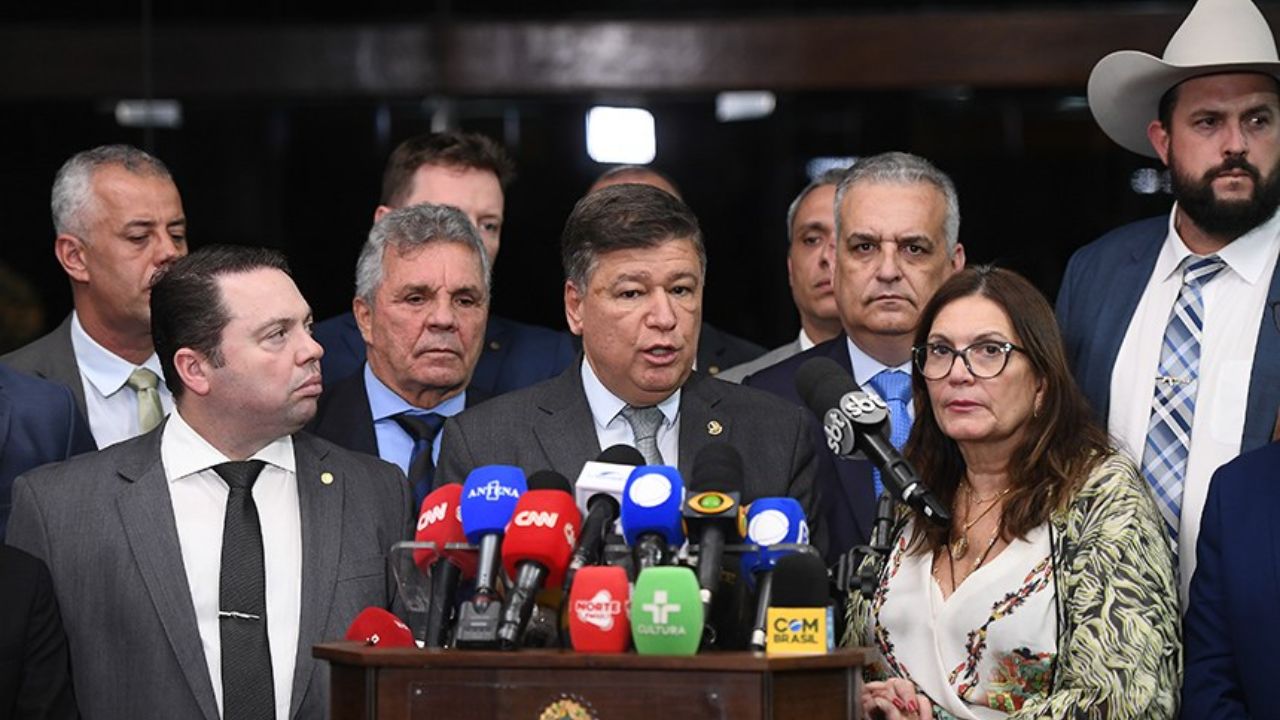 Presidente da CPMI do INSS, senador Carlos Viana, em coletiva de imprensa