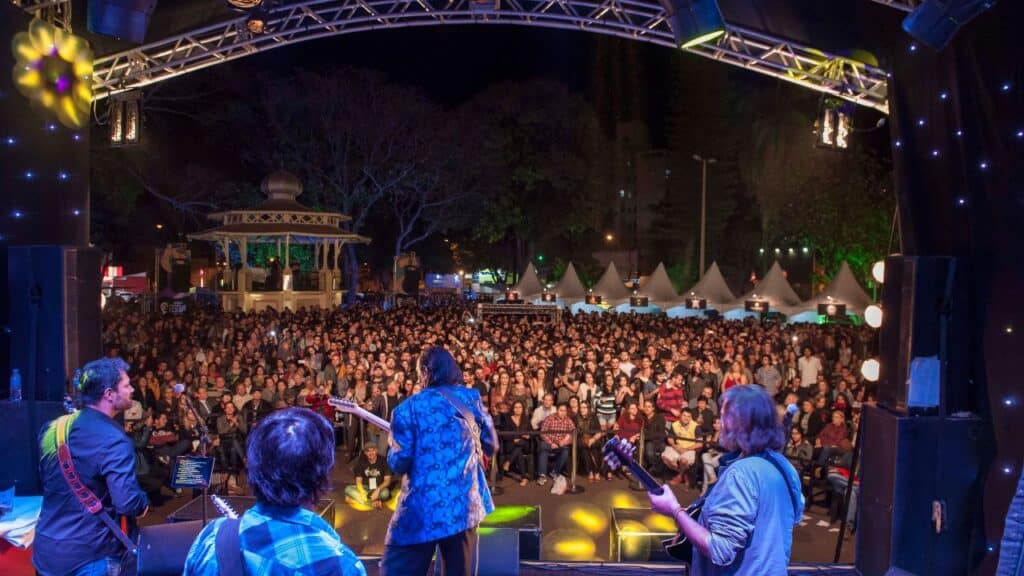 Fundinho festival reune centenas de pessoas para escutar blues e jazz