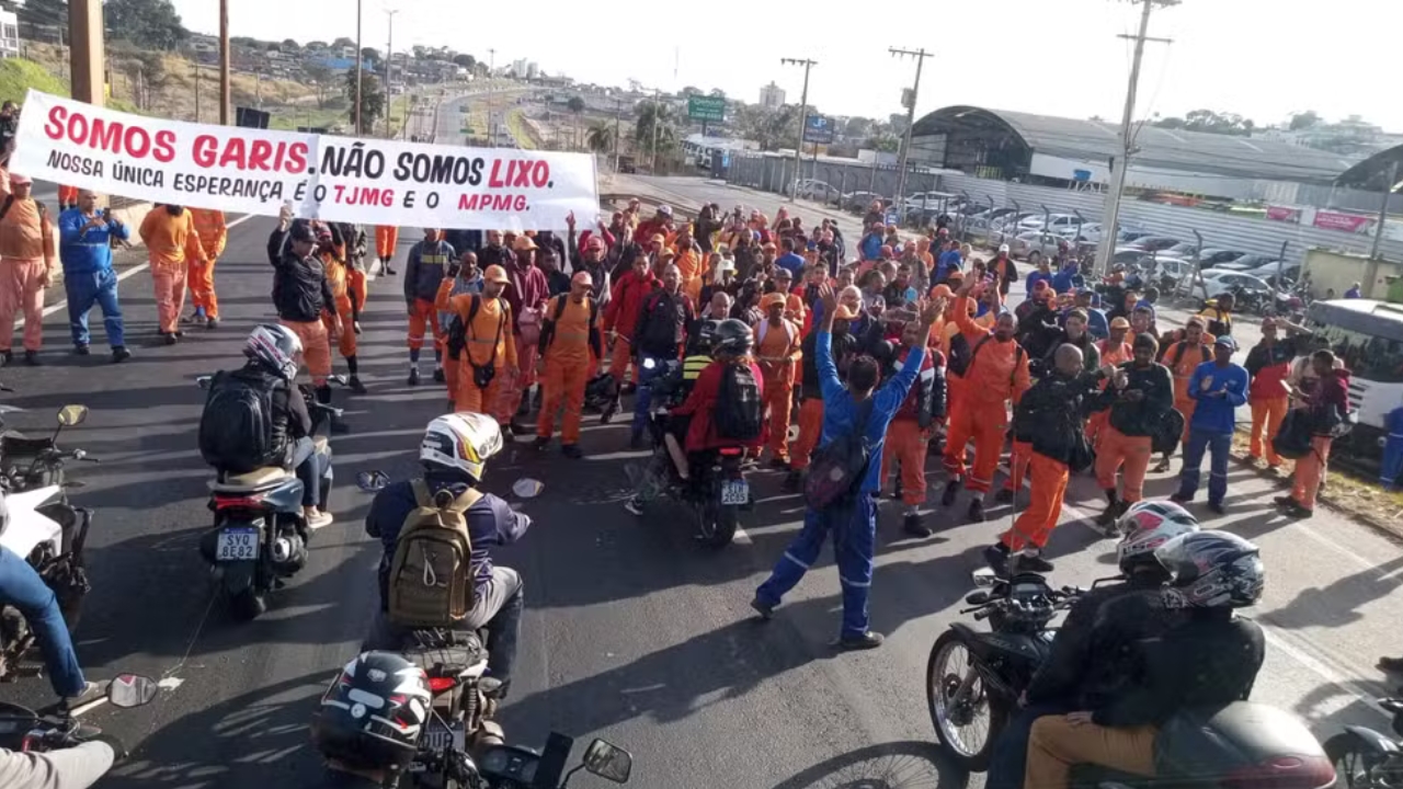 Garis fazem manifestação em BH Garis fazem manifestação em BH