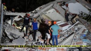 Prédio que desabou durante terremoto na Turquia