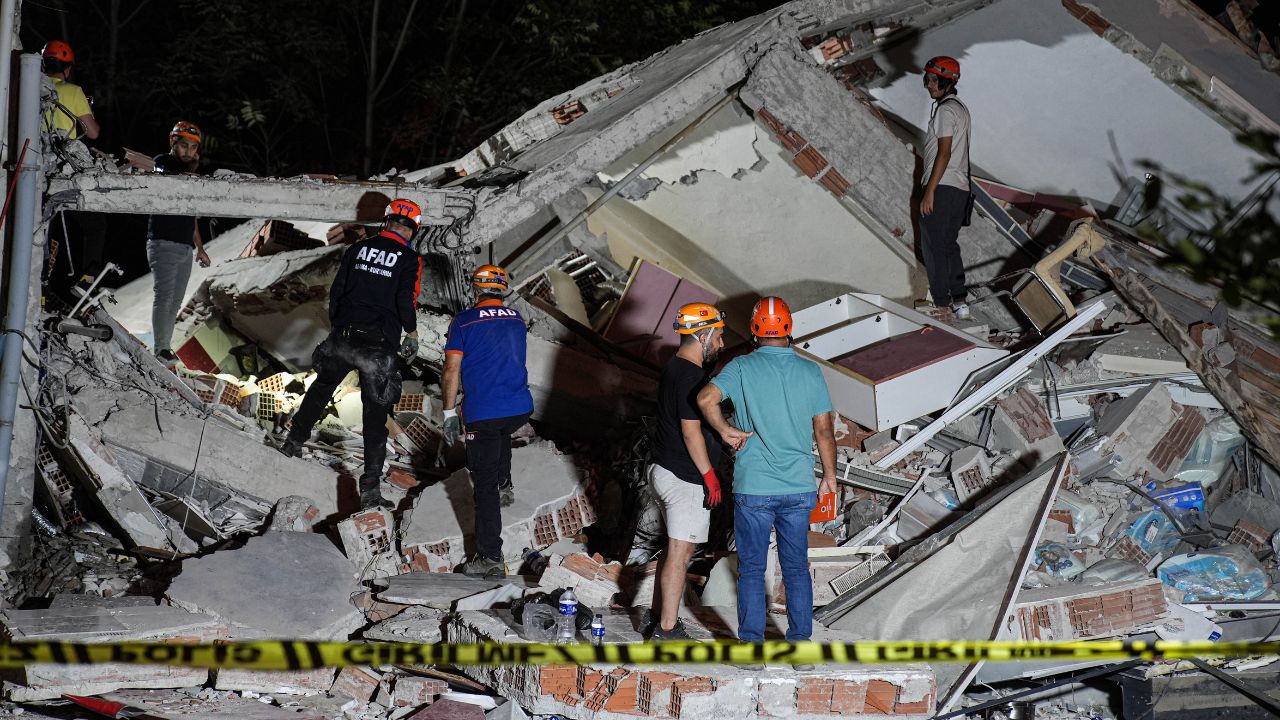 Prédio que desabou durante terremoto na Turquia