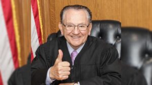 Frank Caprio, conhecido como o "juiz mais gentil do mundo"