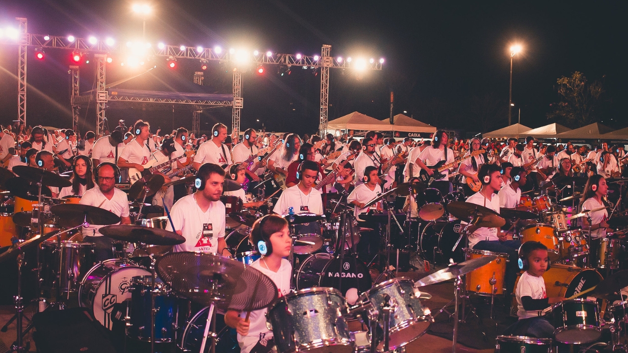 Centenas de músicos participam do Sou Mais Batera 7ª edição no pátio do Teatro Municipal de Uberlândia Centenas de músicos participam do Sou Mais Batera 7ª edição no pátio do Teatro Municipal de Uberlândia