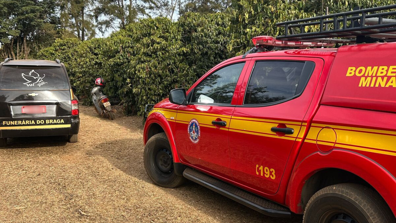 Homem morre prensado por maquina colhedora de café na zona rural de Patos de Minas Homem morre prensado por maquina colhedora de café na zona rural de Patos de Minas