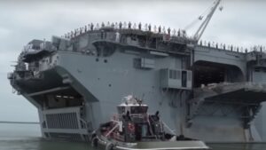 Navio com militares que Trump enviou para combater o narcotráfico na Venezuela