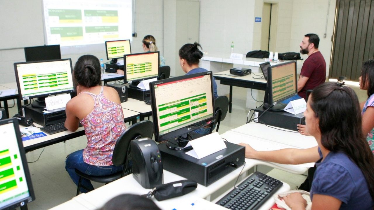 pessoas-em-cursos-profissionalizantes-em-uberlandia pessoas em cursos profissionalizantes em uberlandia