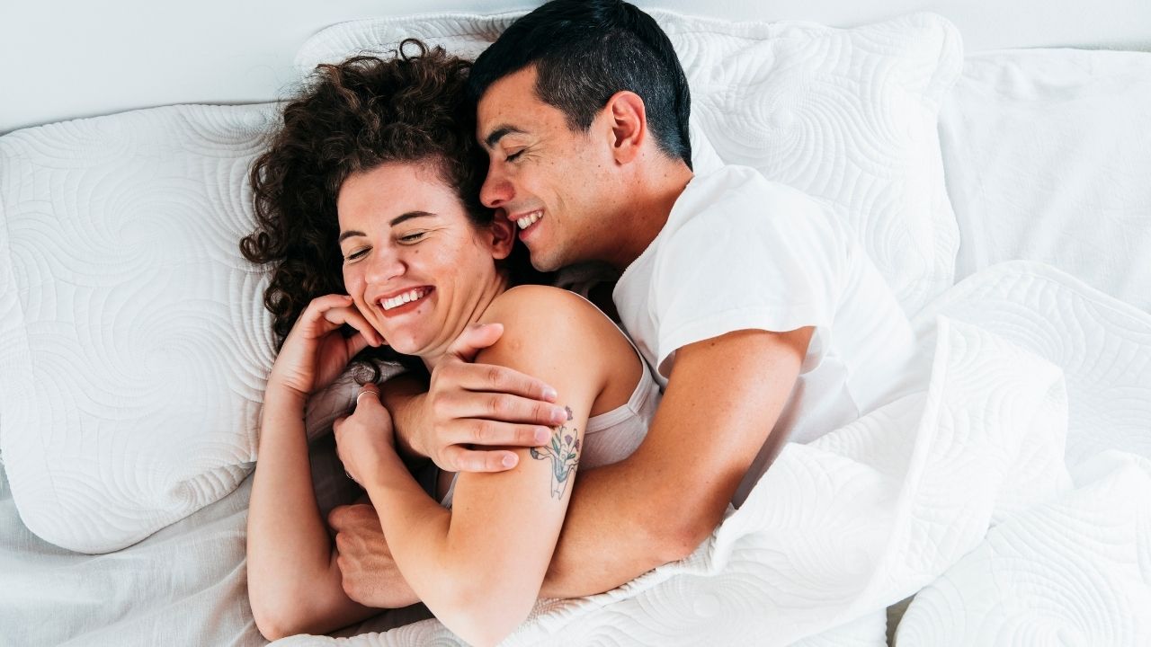casal comemorando o dia do sexo