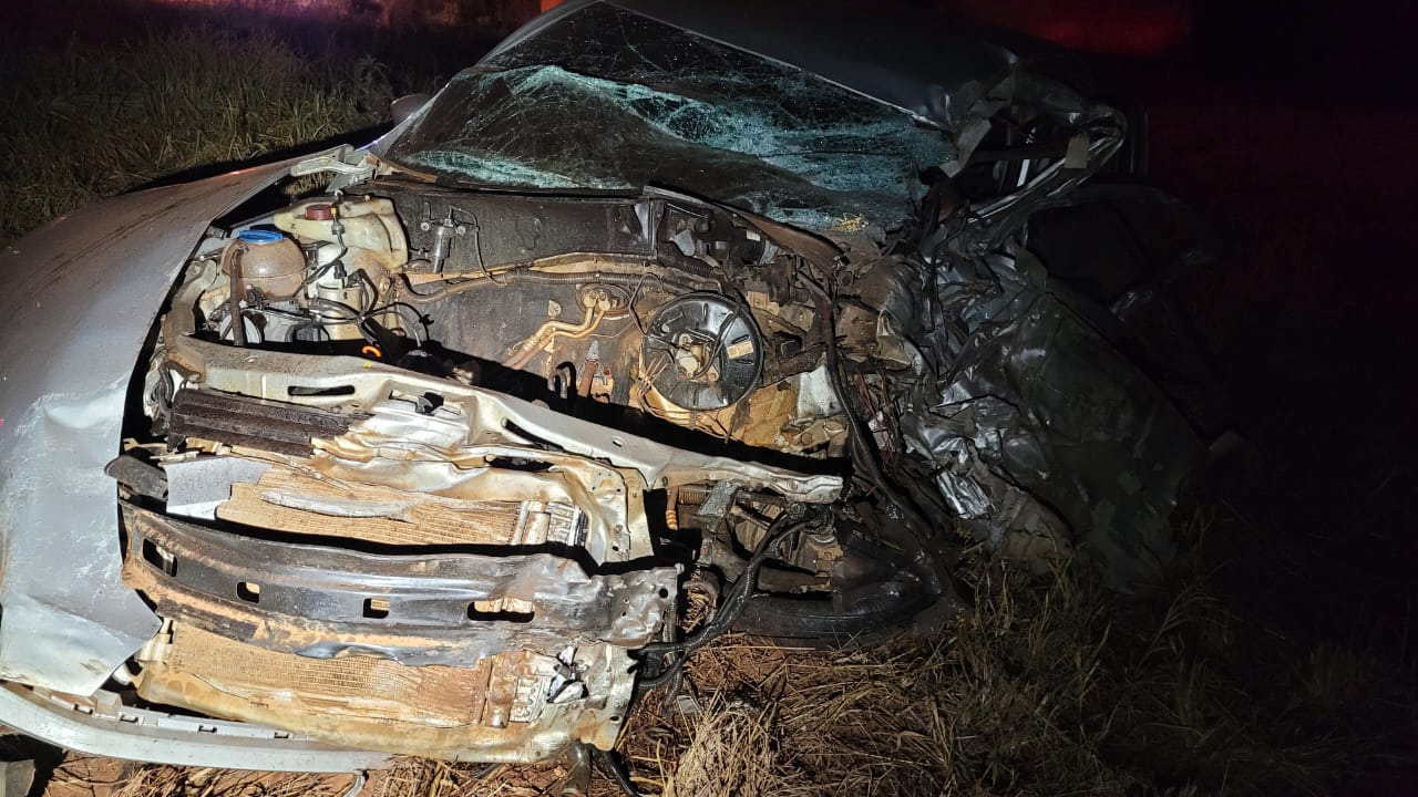 Batida deixa motorista morto Batida deixa motorista morto